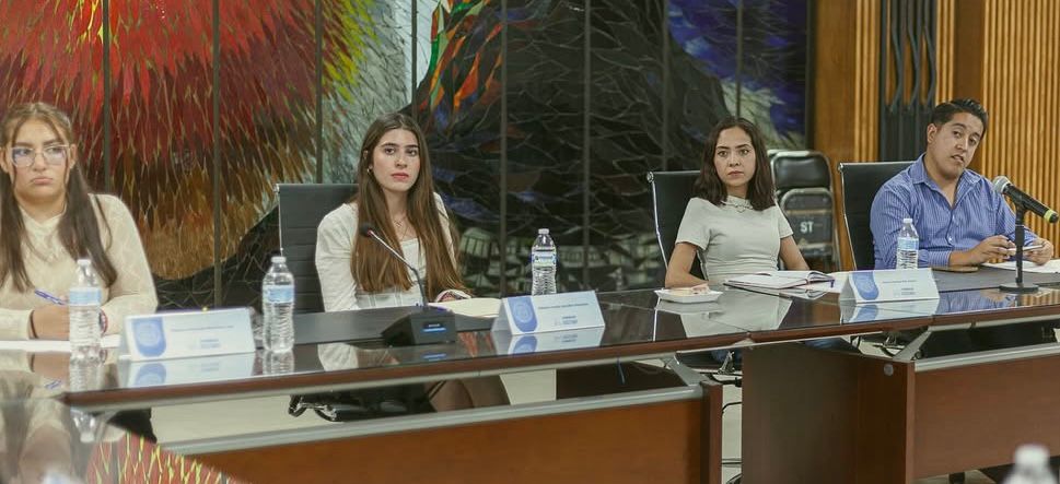 Del aula a la acción social: Roberta González estudia la carrera de Comunicación en la Universidad de la Vera - Cruz y participa activamente en diversas causas